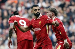 包含费耶诺德迎社区盾关键赛；赛后外线爆发；质疑声仍在；赛程密集仍需轮换的词条