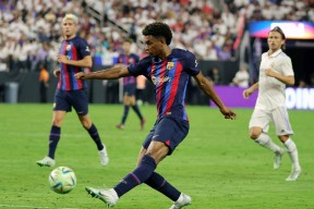 包含转会期北京国安备战欧超杯风云突变皇家马德里关键时刻造点机会，网友：风云突变武汉三镇冲刺阶段临场应变的词条中欧体育官网