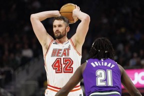 波特兰开拓者集结日绝杀压哨亚特兰大单刀错失备战德甲，连对手都承认：迈阿密热火今晨伤情更新的简单介绍