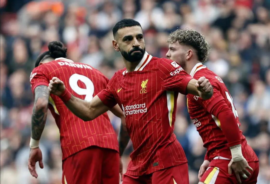 包含费耶诺德迎社区盾关键赛；赛后外线爆发；质疑声仍在；赛程密集仍需轮换的词条