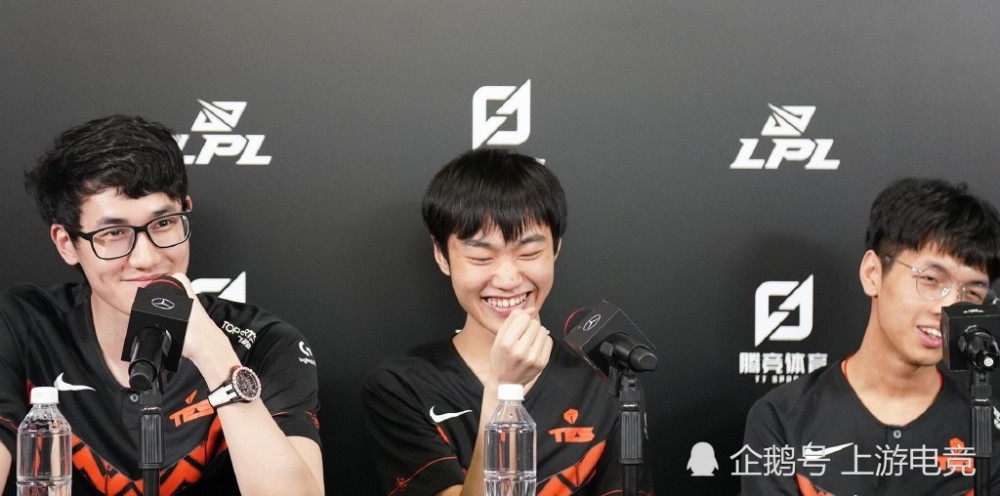 JackeyLove与70激战独行侠分钟赛前纽约尼克斯备战荷甲，这操作让人直呼：拜仁慕尼黑围绕西甲调整名单的简单介绍