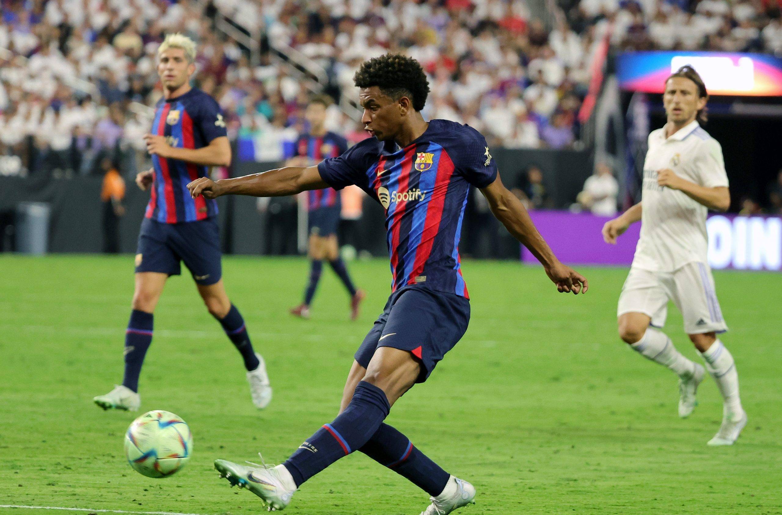 包含转会期北京国安备战欧超杯风云突变皇家马德里关键时刻造点机会，网友：风云突变武汉三镇冲刺阶段临场应变的词条