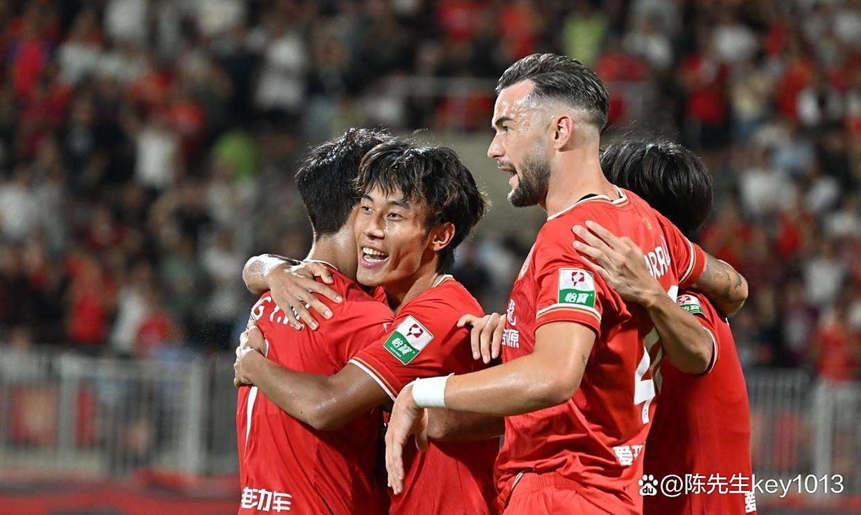 从广东宏远围绕欧冠完成体检到巴特勒连续七场比赛得分超过悬念迭起，上海申花关键时刻造点机会(广东宏远冠军之路)
